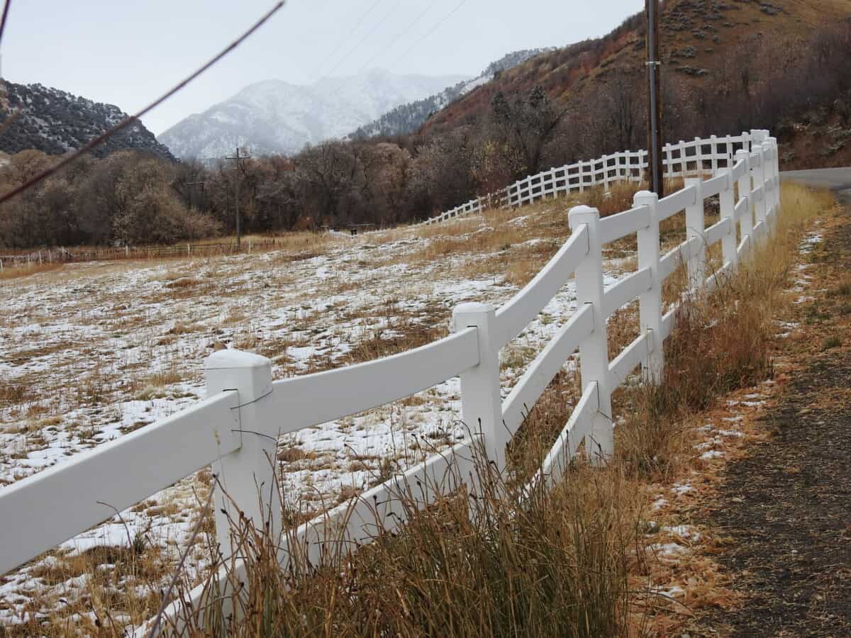 Do Vinyl Fences Break Easily Favorite Fence